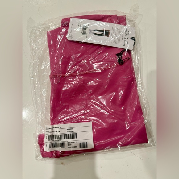 *New with Tag* Alo Airlift Legging - Paradise Pink (M) - Picture 3 of 4